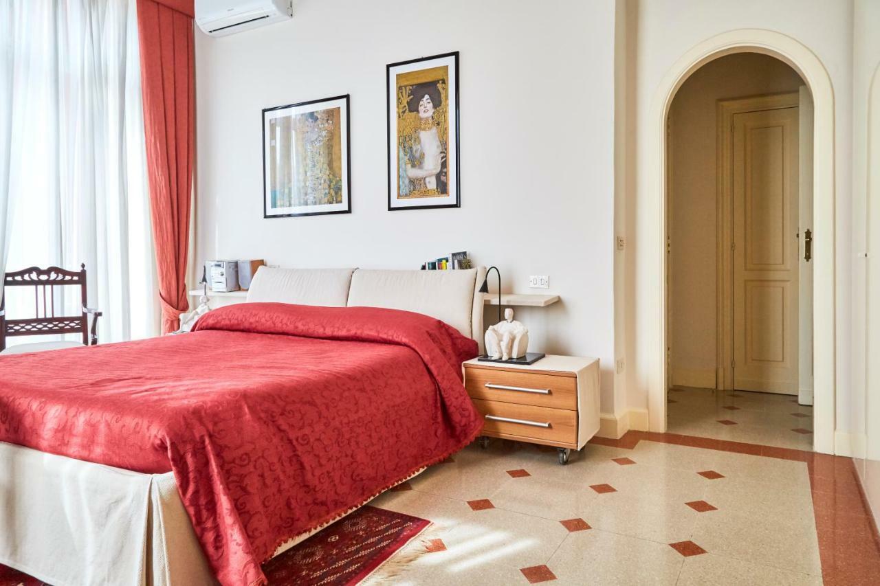 Suite Klimt P.zza Amedeo Neapel Exterior foto