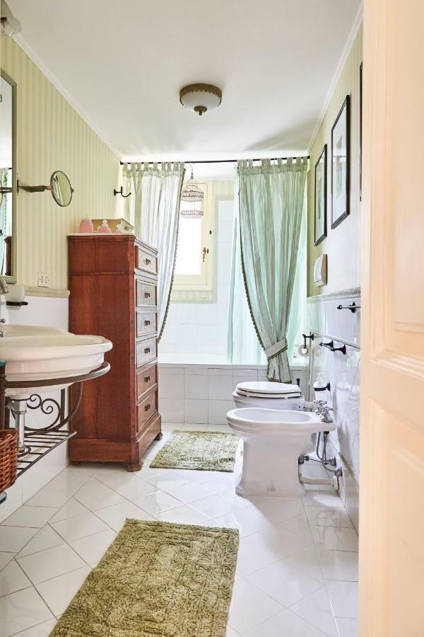 Suite Klimt P.zza Amedeo Neapel Exterior foto