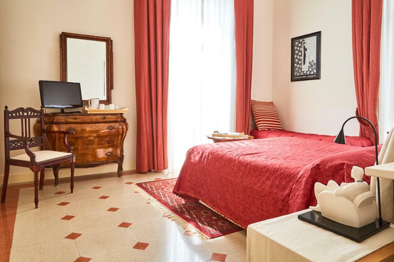 Suite Klimt P.zza Amedeo Neapel Exterior foto