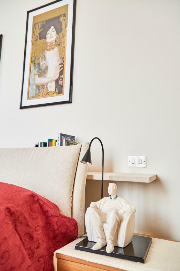 Suite Klimt P.zza Amedeo Neapel Exterior foto