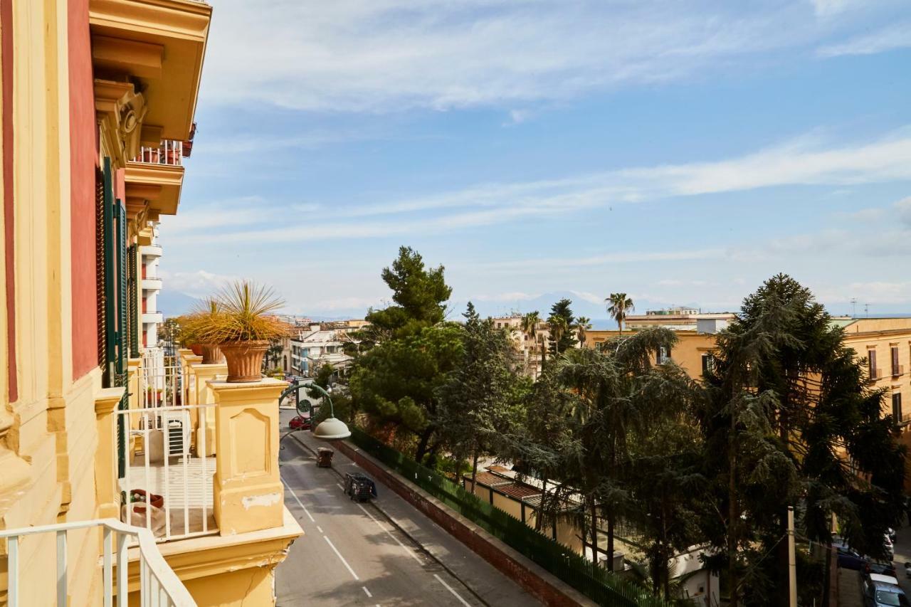 Suite Klimt P.zza Amedeo Neapel Exterior foto