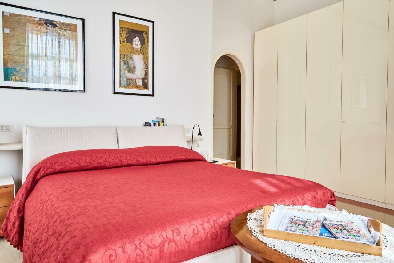 Suite Klimt P.zza Amedeo Neapel Exterior foto