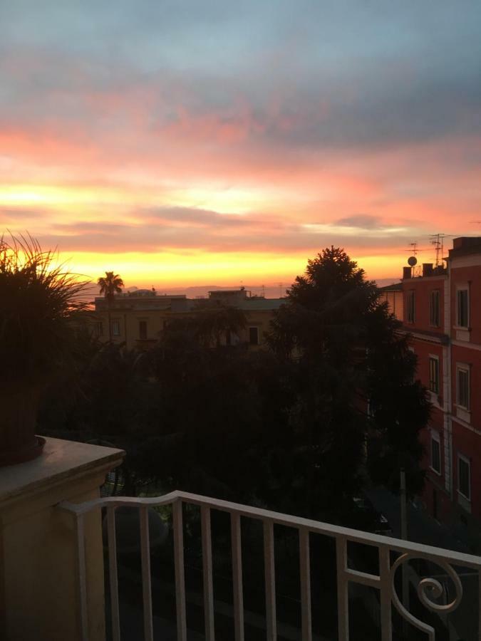 Suite Klimt P.zza Amedeo Neapel Exterior foto
